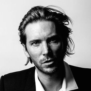 “Troy Baker”的封面