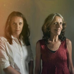 Lucy Wainwright Roche & Suzzy Roche 的头像