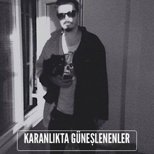 Karanlıkta Güneşlenenler