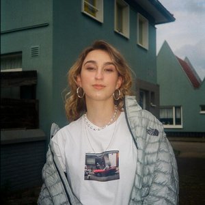 Zoë Low 的头像