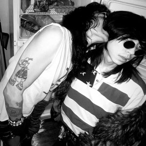 shout out to all the ladies - Single