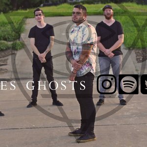 She Sees Ghosts 的头像