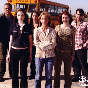 Giles, Willow, Xander, Anya, Tara & Buffy 的头像