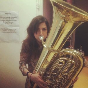 Julia Holter 的头像