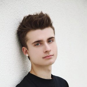 Christian Collins 的头像
