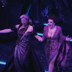 Megan Hilty, Jennifer Simard 的头像
