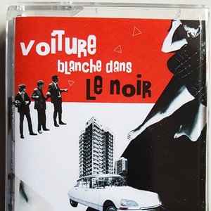 Voiture Blanche Dans Le Noir
