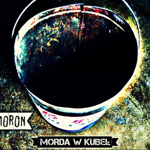 Morda w kubeł