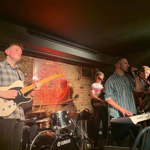 Duke & The Dry Cleaners 的头像