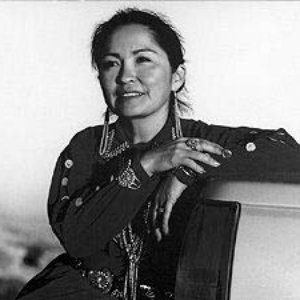 Luci Tapahonso 的头像
