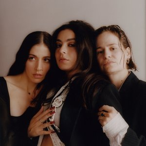 Charli XCX feat. Christine and the Queens & Caroline Polachek 的头像