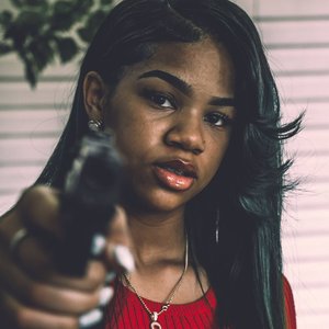 Molly Brazy 的头像