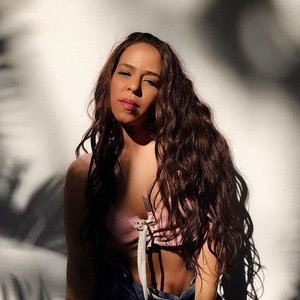 Flora Matos 的头像