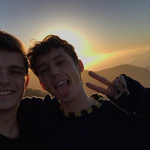 Martin Garrix e Troye Sivan 的头像