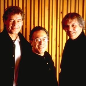Bill Bruford With Ralph Towner And Ralph Gomez 的头像