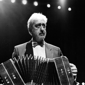 Juan José Mosalini photo provided by Last.fm