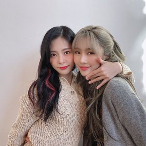 JiU, YOOHYEON 的头像