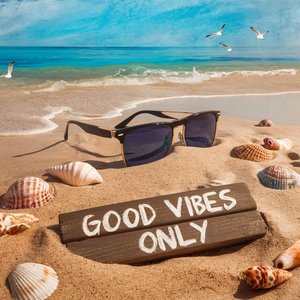 'Good Vibes Only' için resim