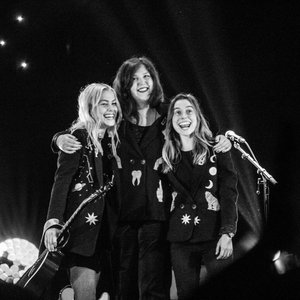 Boygenius, Julien Baker, Phoebe Bridgers, Lucy Dacus 的头像