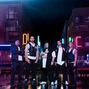 Caught In A Mirror 的头像