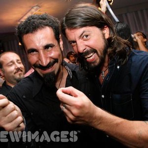 “Foo Fighters & Serj Tankian”的封面