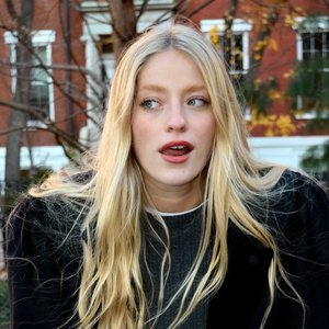 “Brynn Cartelli”的封面