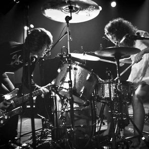 Niña Coyote Eta Chico Tornado için avatar