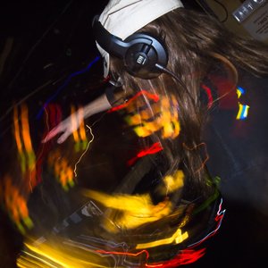 Imagen de 'HumanRobotDanceParty'