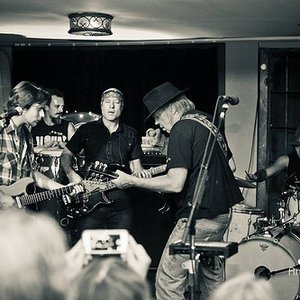 “Neil Young & Promise Of The Real”的封面