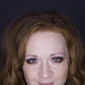 Caroline England 的头像