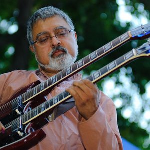 Fareed Haque & The Flat Earth Ensemble 的头像