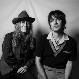 Melissa Carper & Theo Lawrence 的头像