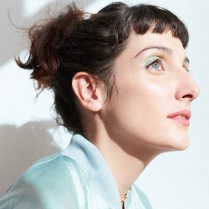 Clarice Falcão - Topic 的头像