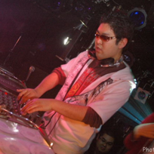 源屋 photo provided by Last.fm