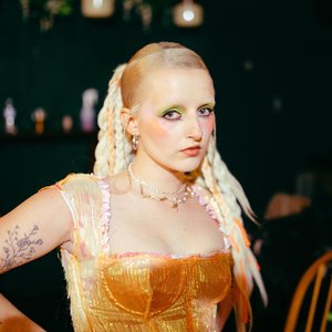 Greta Isaac için avatar