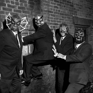 Los Straitjackets