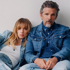 “Ethan & Maya Hawke”的封面
