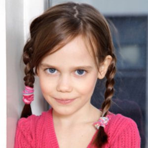 Oona Laurence 的头像