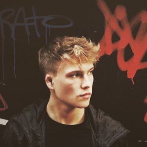 Harry Charles 的头像