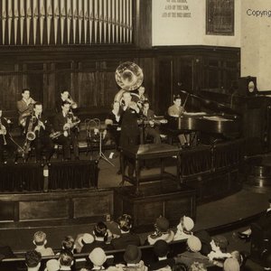 Red Nichols and His Orchestra 的头像