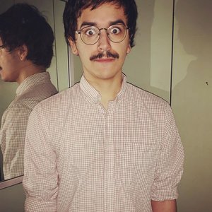 la dicotomía entre 1 abrazo y la distancia - Single