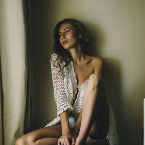 “Аура”的封面