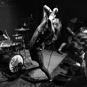 Pianos Become the Teeth photo provided by Last.fm