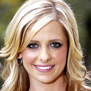 Sarah Michelle Gellar, Abbey McBride, and ClarKent 的头像