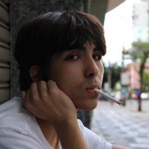 Avatar for weird fingers