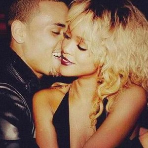 Rihanna & Chris Brown 的头像