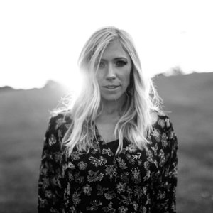 Ellie Holcomb için avatar