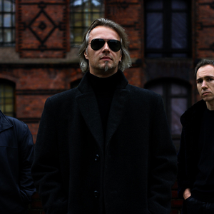 Girls Under Glass photo provided by Last.fm