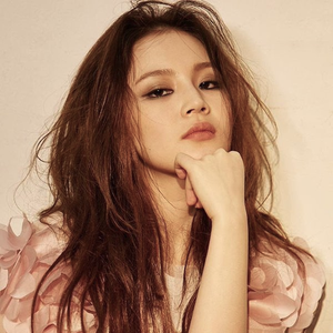 LEE HI photo provided by Last.fm