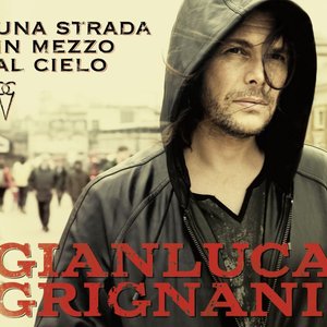 “Una Strada In Mezzo Al Cielo”的封面
